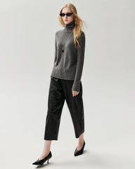 100% Cashmere Rolled-Edge Relaxed Turtleneck Sweater